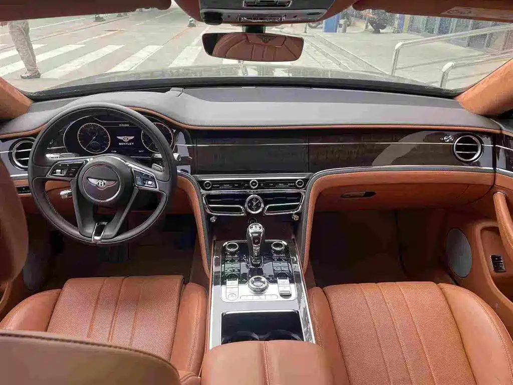 Bentley Flying Spur — фото 7