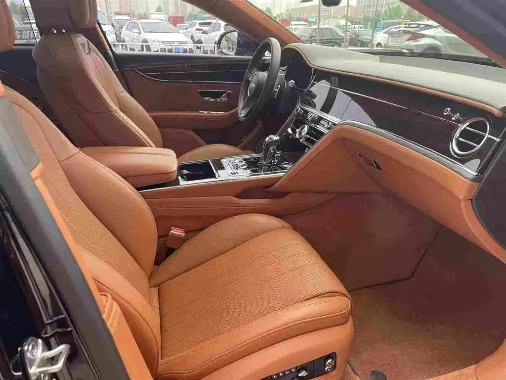 Bentley Flying Spur — фото 8