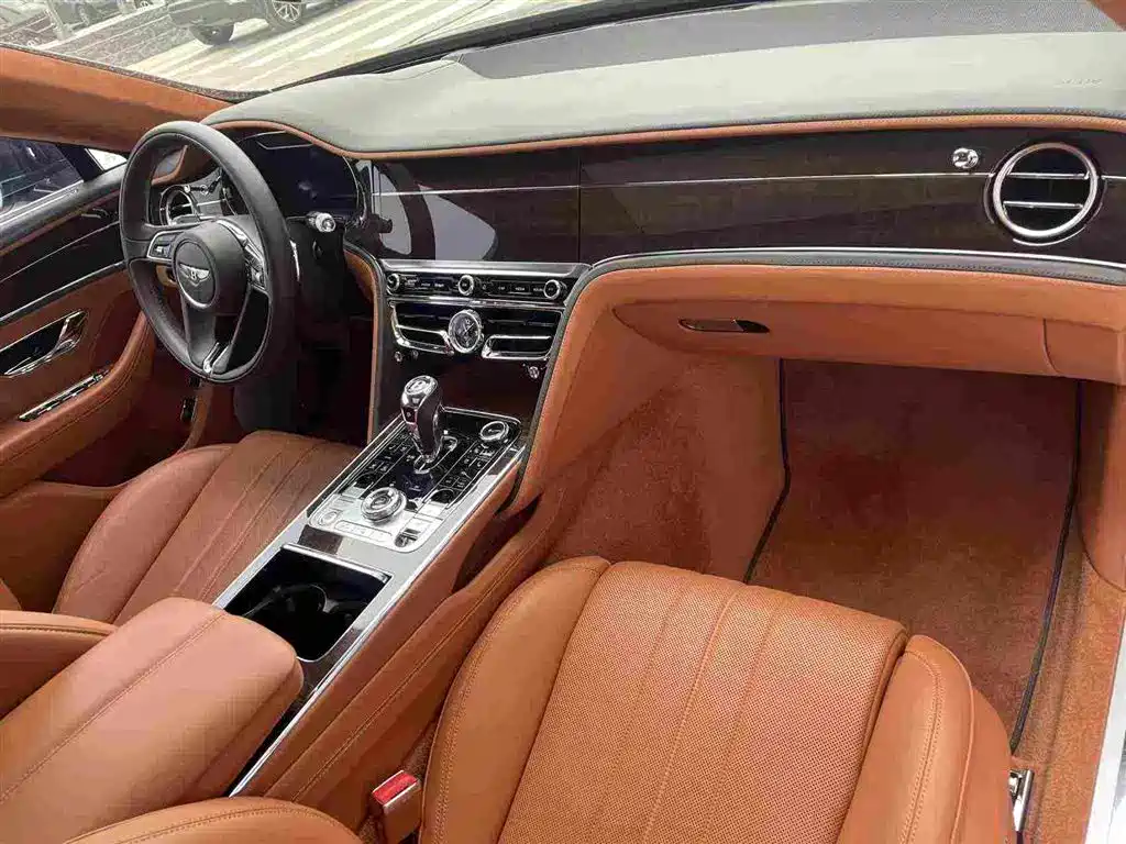 Bentley Flying Spur — фото 9
