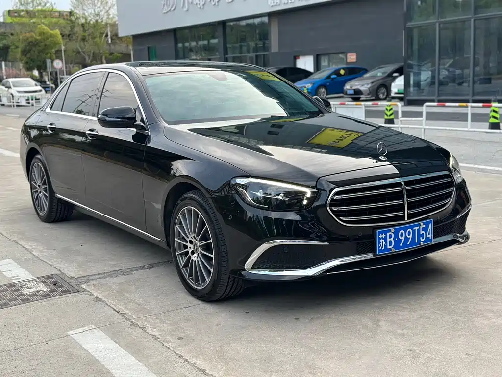 Mercedes-Benz E-Class — фото 2