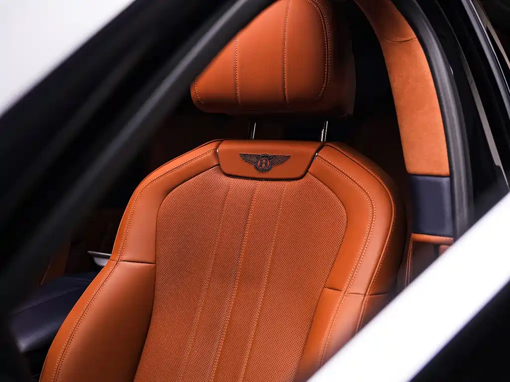 Bentley Flying Spur PHEV — фото 11