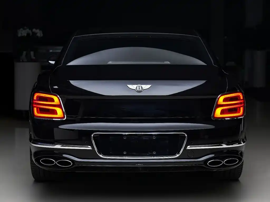 Bentley Flying Spur PHEV — фото 14