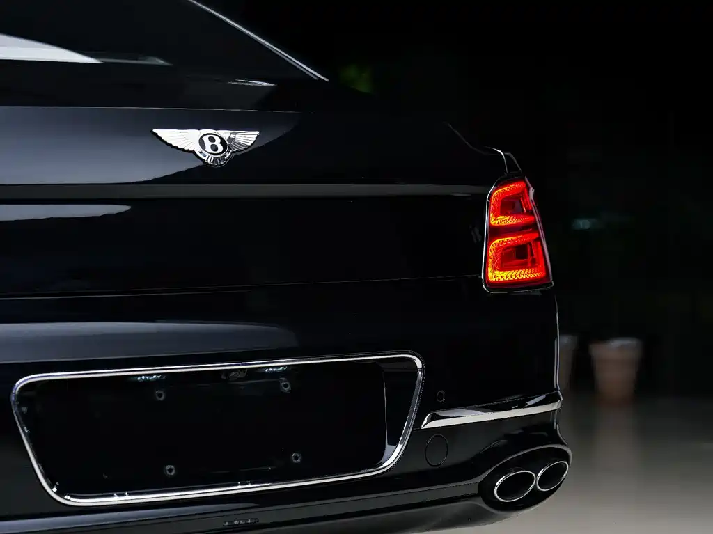 Bentley Flying Spur PHEV — фото 15