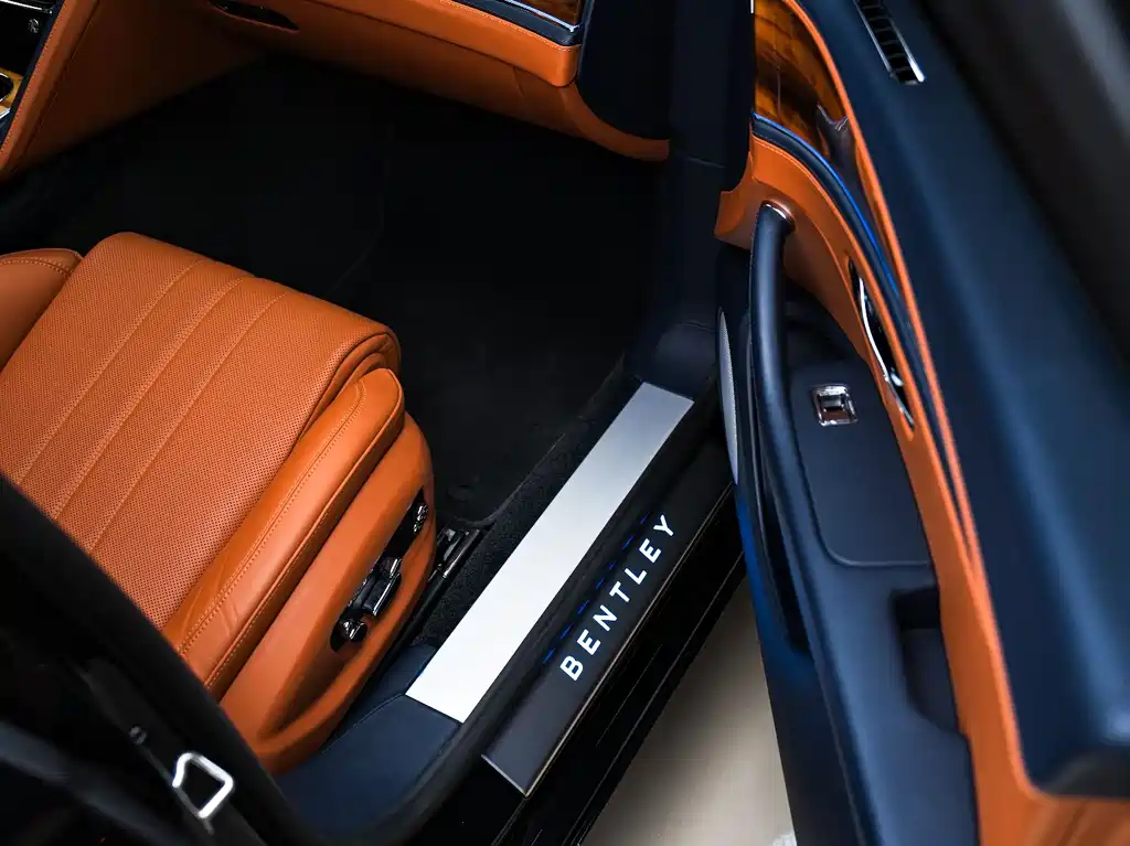 Bentley Flying Spur PHEV — фото 10