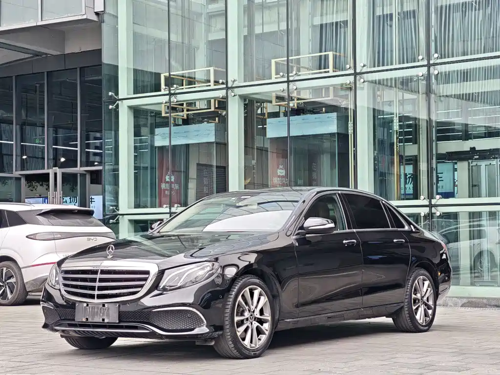 Mercedes-Benz E-Class — фото 4