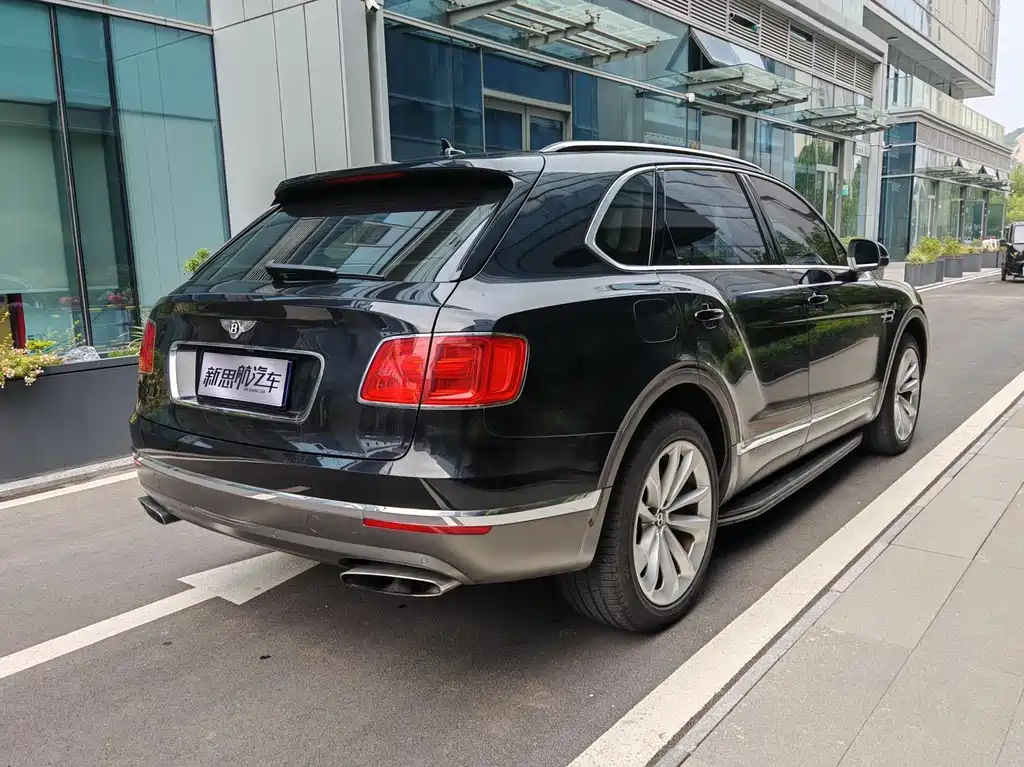 Bentley Bentayga — фото 2