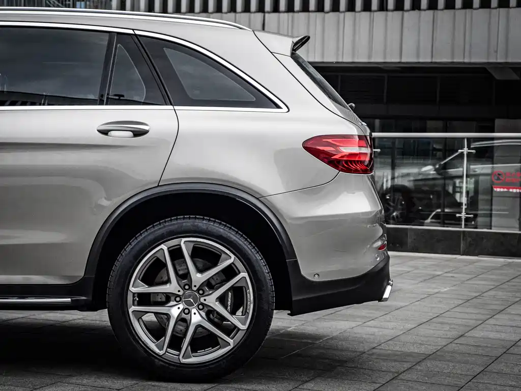 Mercedes-Benz GLC AMG — фото 10