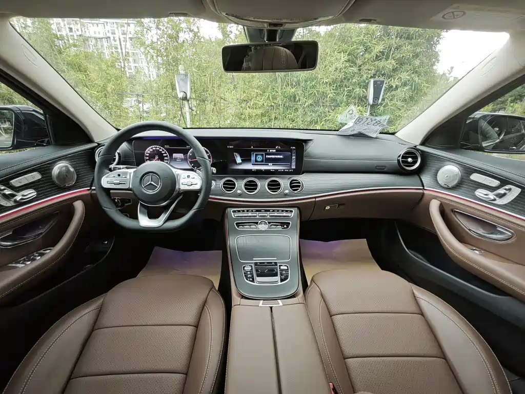Mercedes-Benz E-Class — фото 14