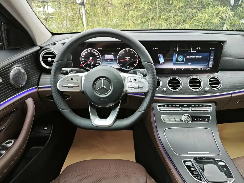 Mercedes-Benz E-Class — фото 15