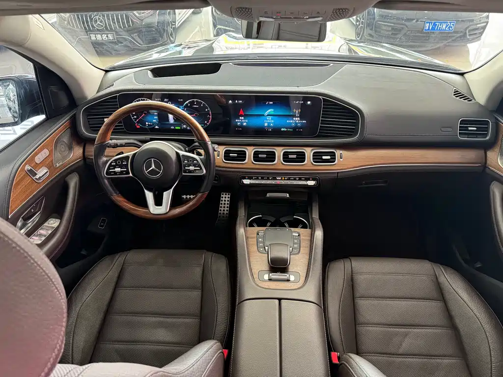 Mercedes-Benz GLS — фото 13