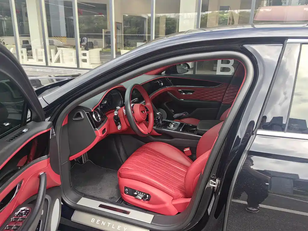 Bentley Flying Spur — фото 11