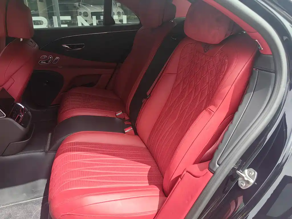 Bentley Flying Spur — фото 13