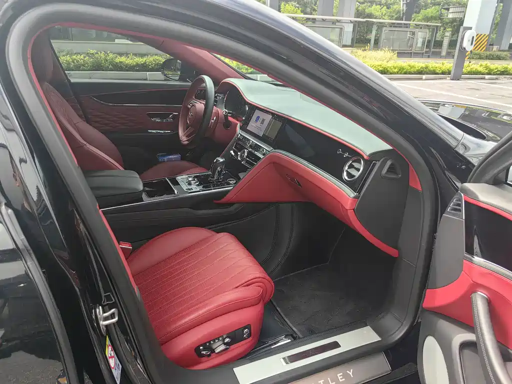 Bentley Flying Spur — фото 14