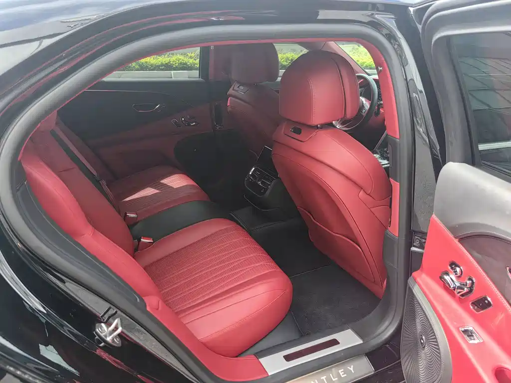 Bentley Flying Spur — фото 15