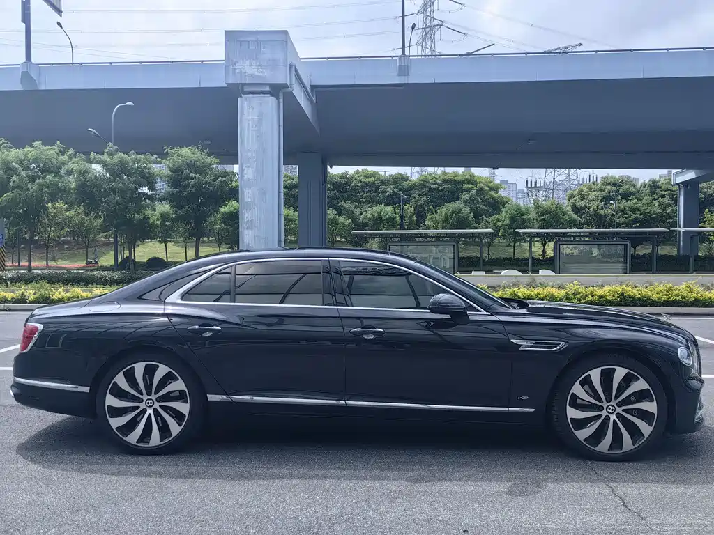 Bentley Flying Spur — фото 4