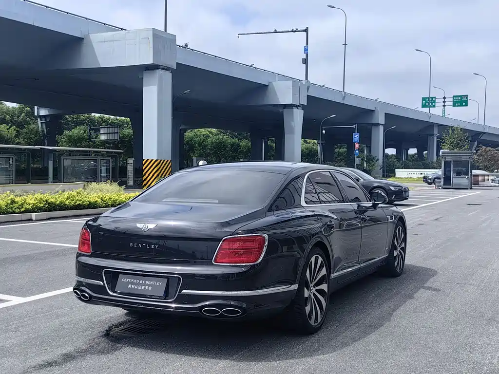 Bentley Flying Spur — фото 5