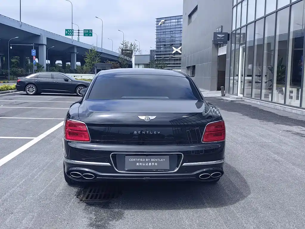 Bentley Flying Spur — фото 6
