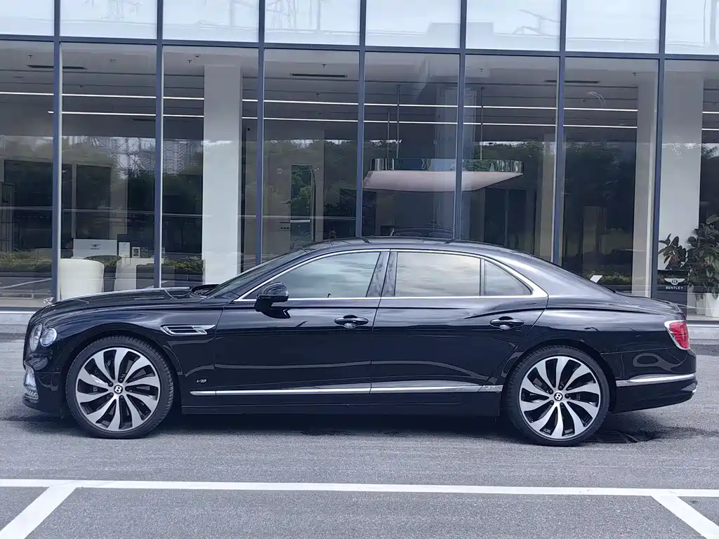 Bentley Flying Spur — фото 8