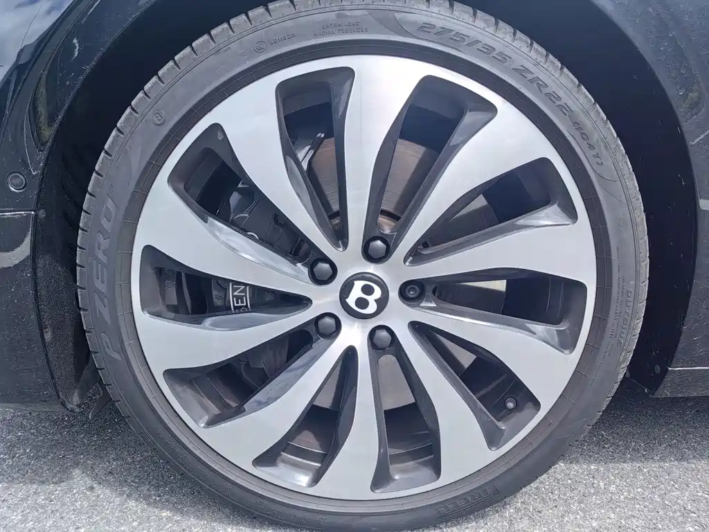 Bentley Flying Spur — фото 9