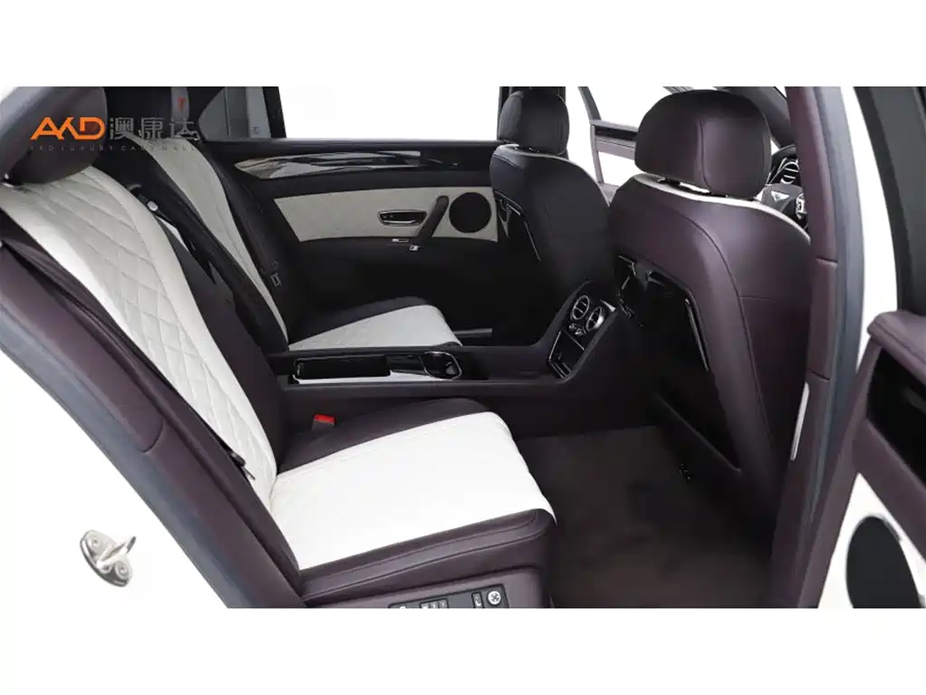 Bentley Flying Spur — фото 8