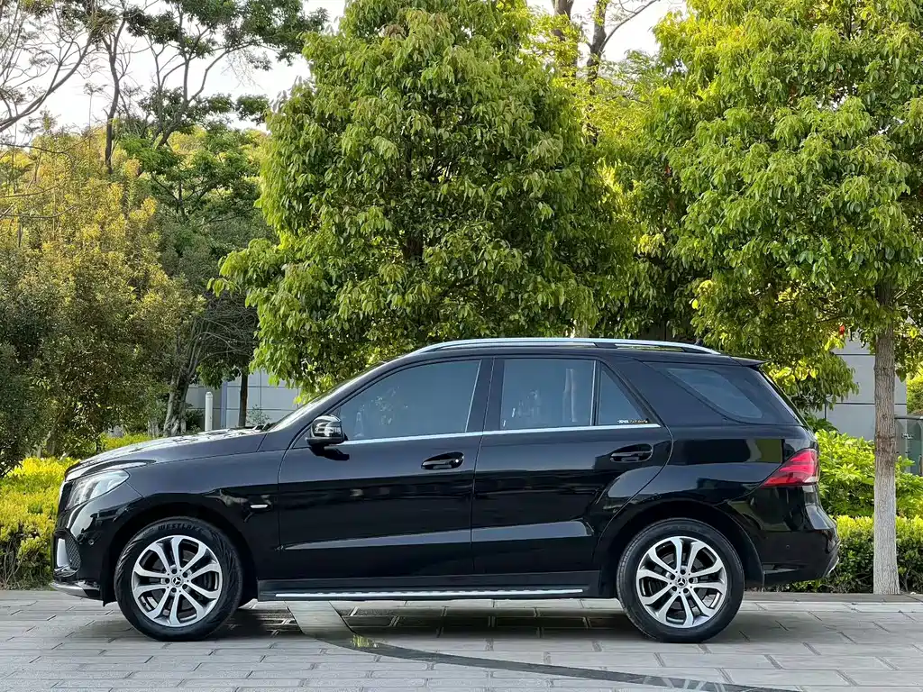 Mercedes-Benz GLE — фото 8