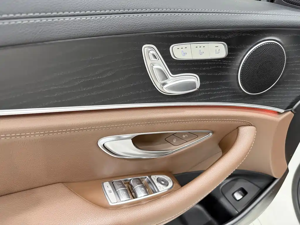 Mercedes-Benz E-Class — фото 13