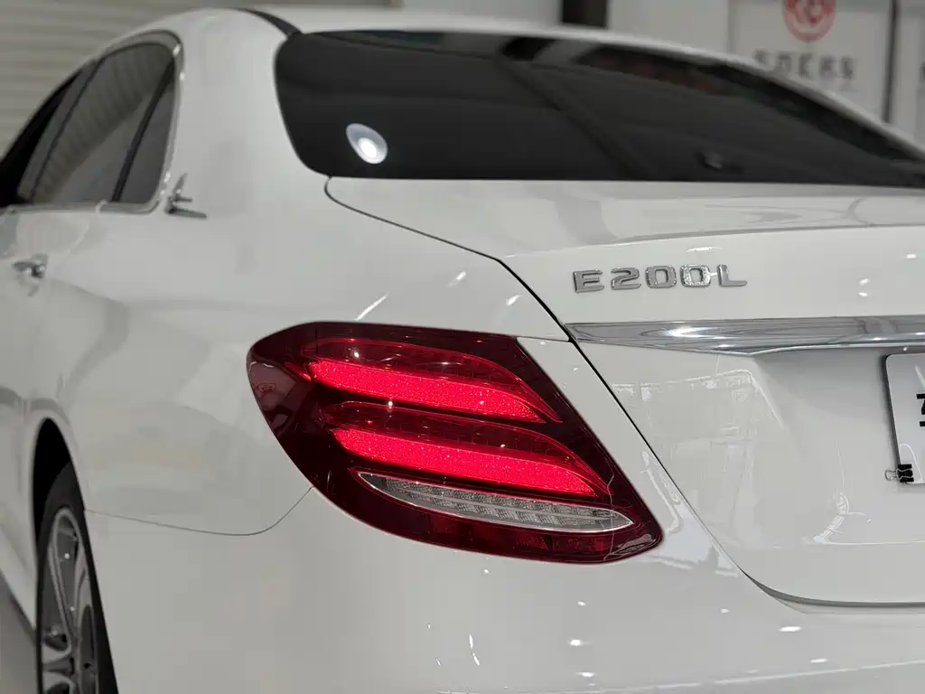 Mercedes-Benz E-Class — фото 15