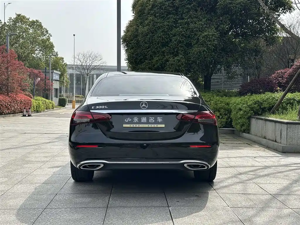 Mercedes-Benz E-Class — фото 13