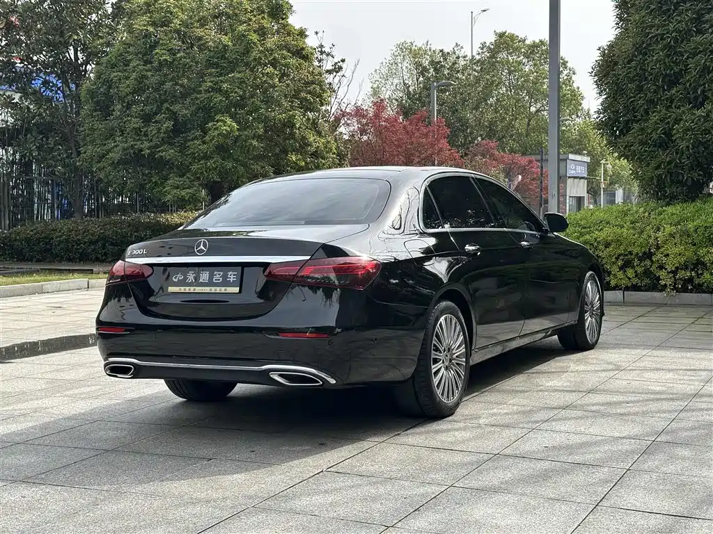 Mercedes-Benz E-Class — фото 14