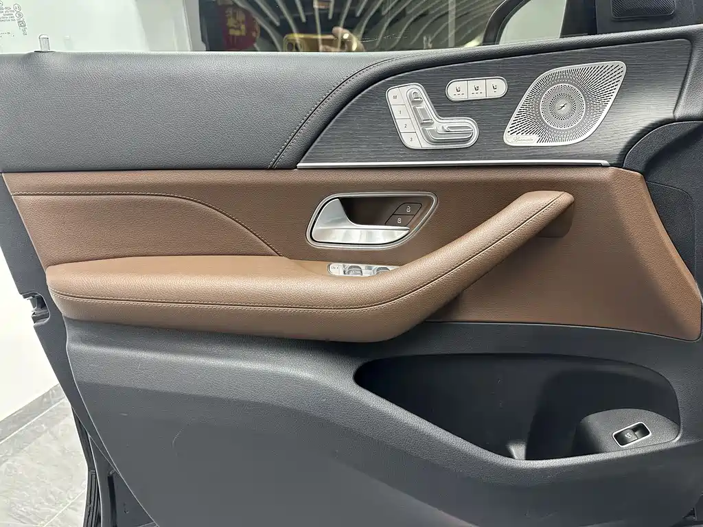 Mercedes-Benz GLS — фото 24