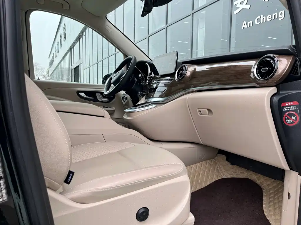 Mercedes-Benz V-Class — фото 14