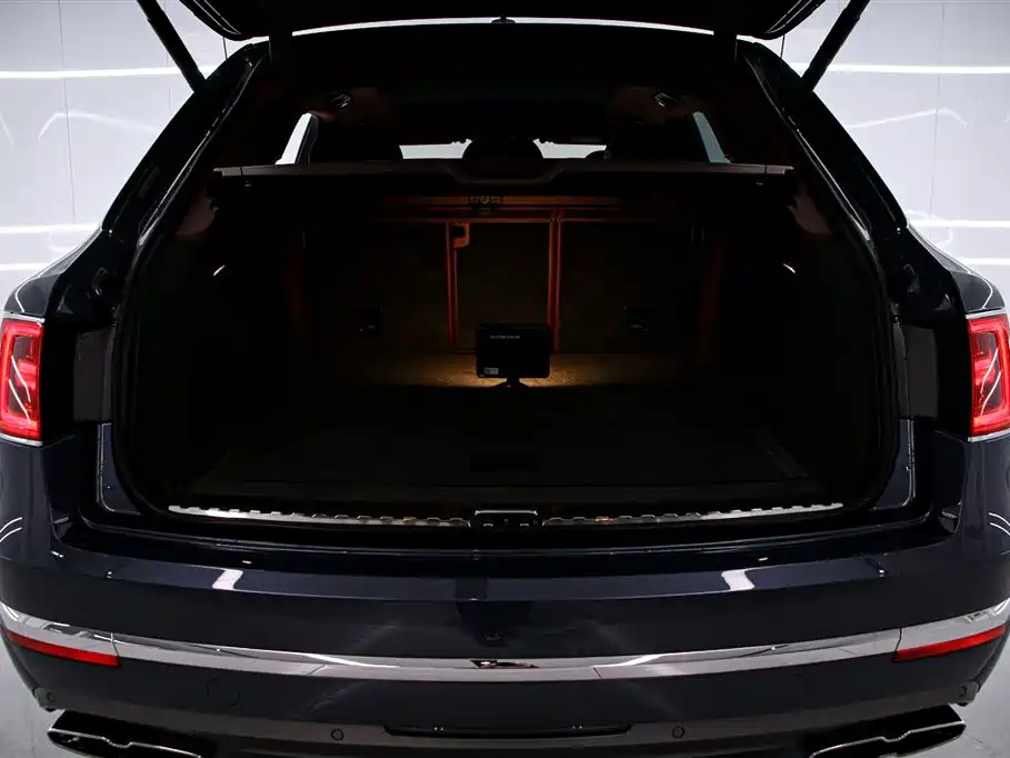 Bentley Bentayga — фото 15