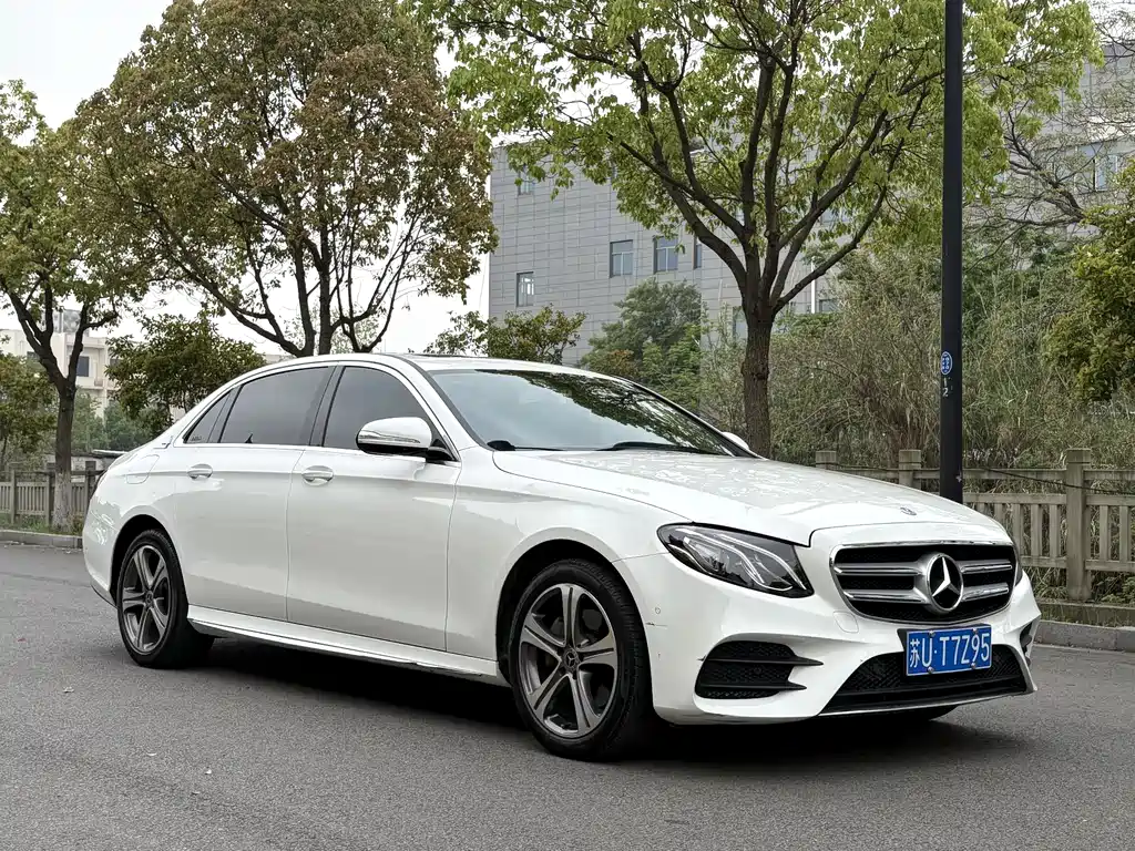 Mercedes-Benz E-Class — фото 3