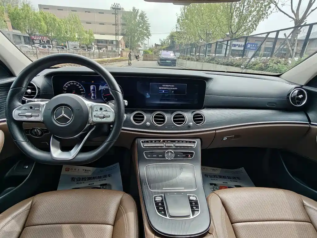 Mercedes-Benz E-Class — фото 17