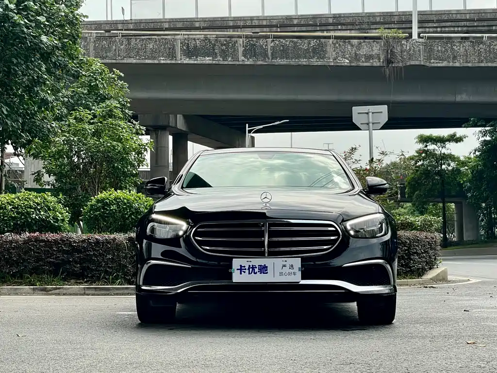 Mercedes-Benz E-Class — фото 2