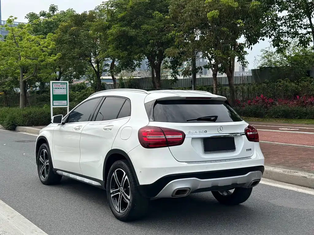 Mercedes-Benz GLA — фото 6