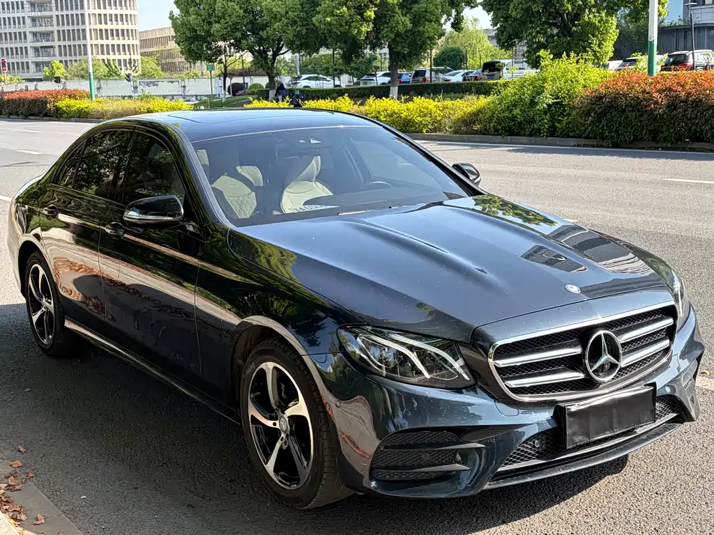 Mercedes-Benz E-Class — фото 7