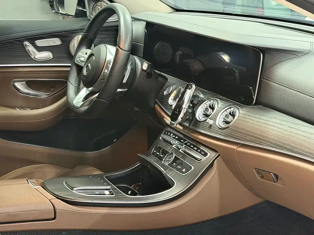 Mercedes-Benz E-Class — фото 14