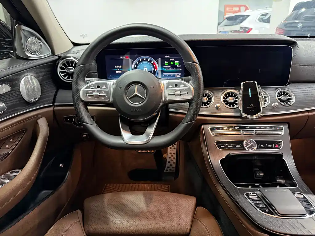 Mercedes-Benz E-Class — фото 10