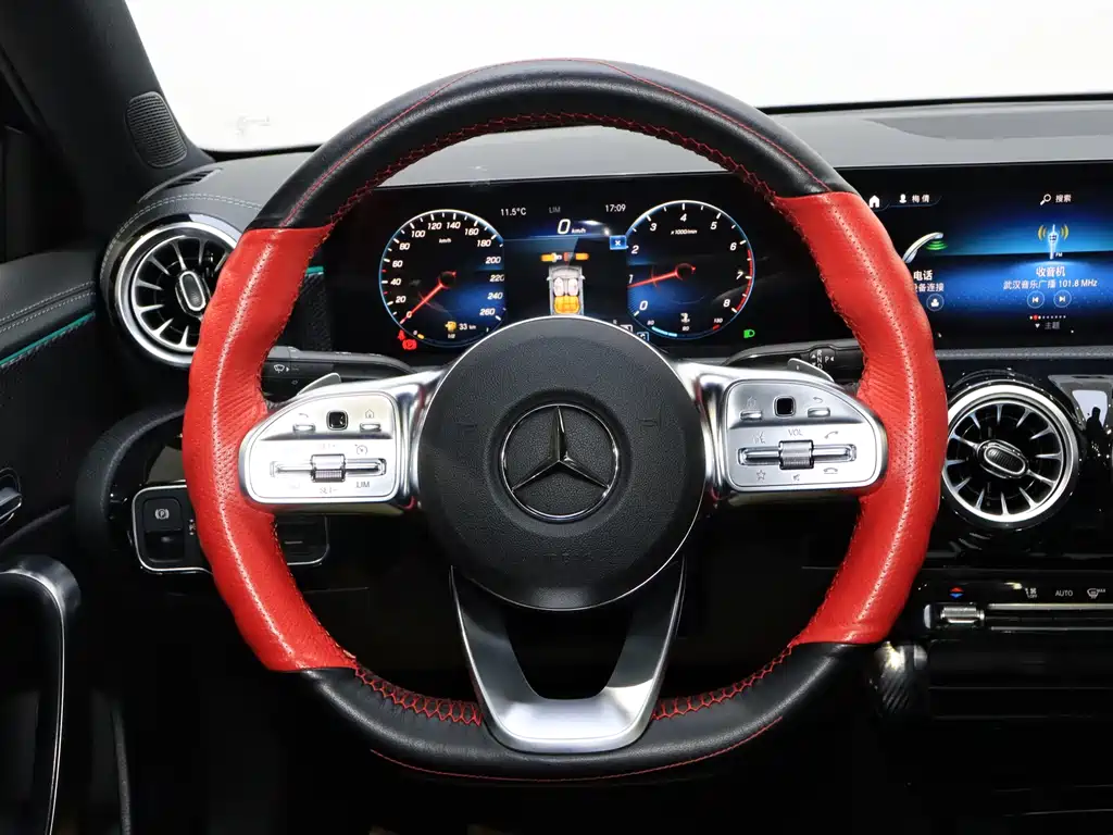 Mercedes-Benz A-Class — фото 14
