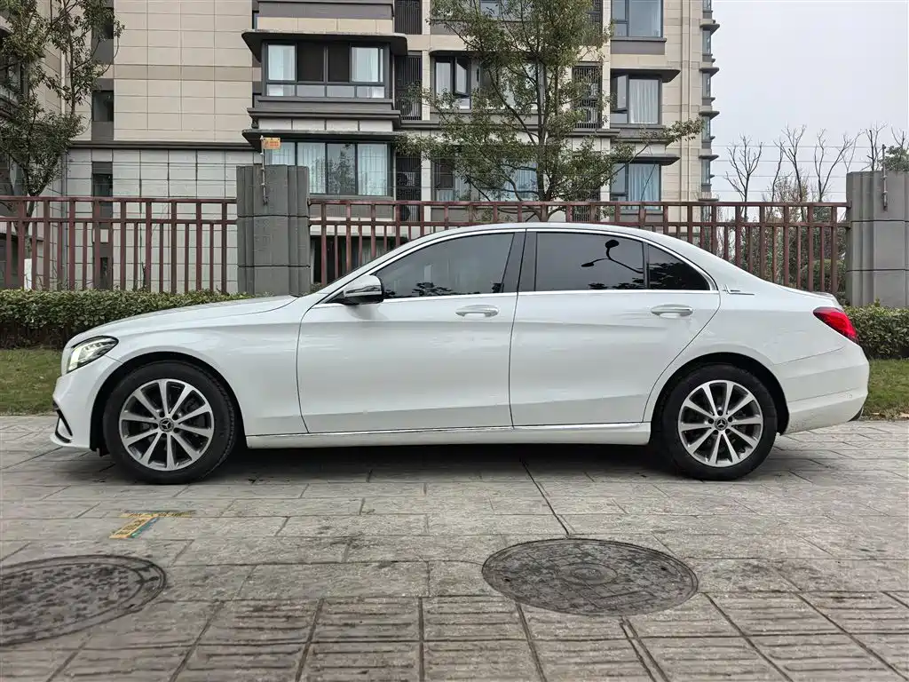 Mercedes-Benz C-Class — фото 25