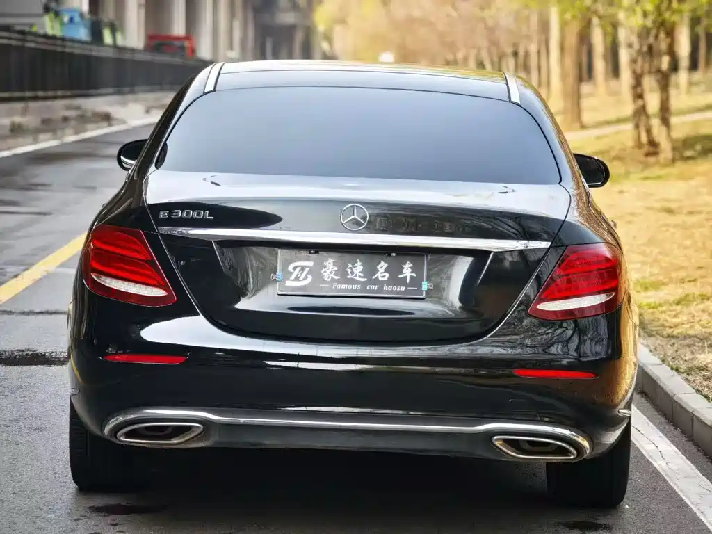 Mercedes-Benz E-Class — фото 4
