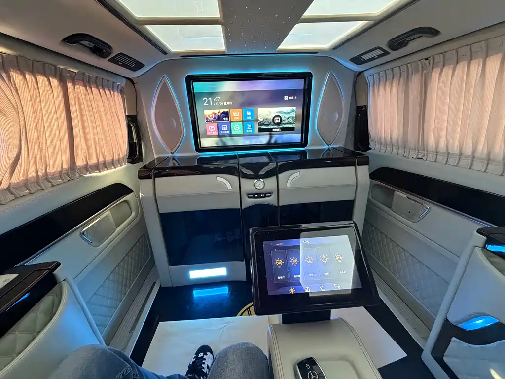 Mercedes-Benz V-Class — фото 26