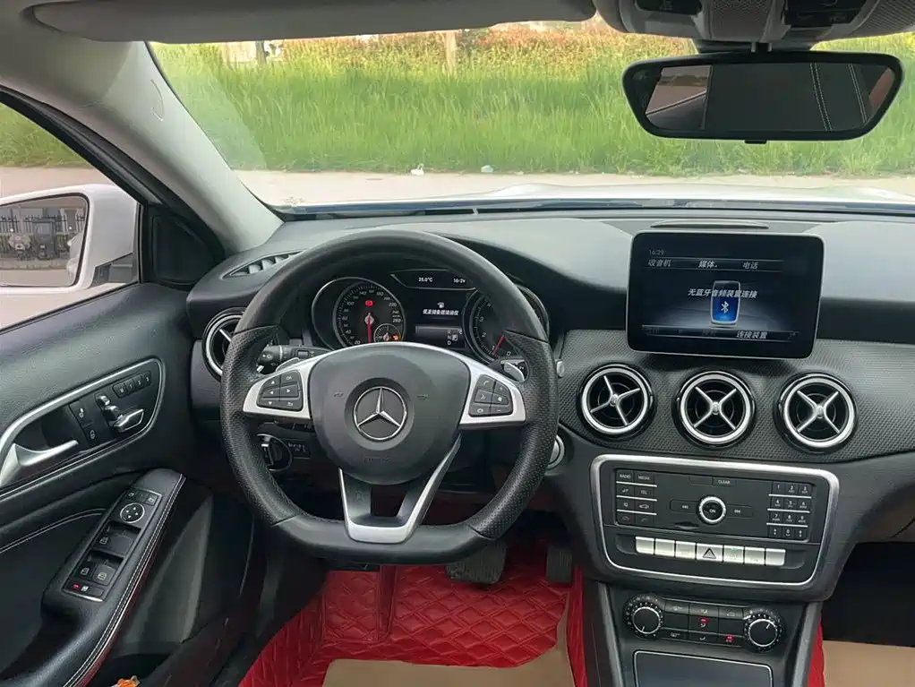 Mercedes-Benz GLA — фото 3