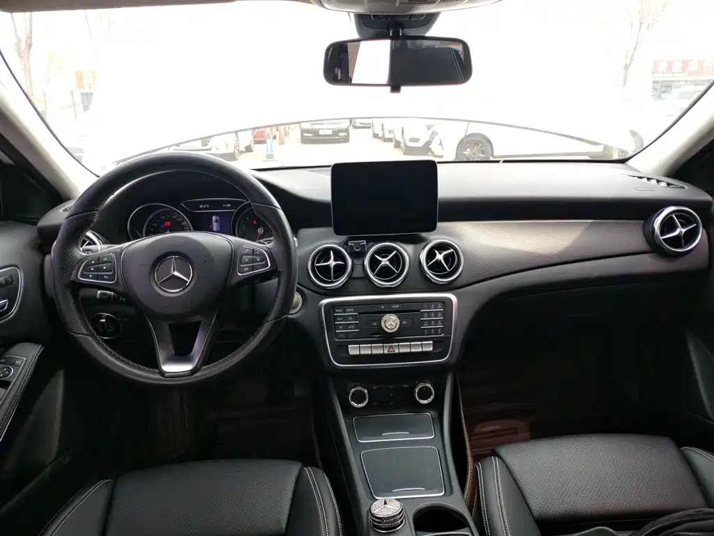 Mercedes-Benz GLA — фото 10