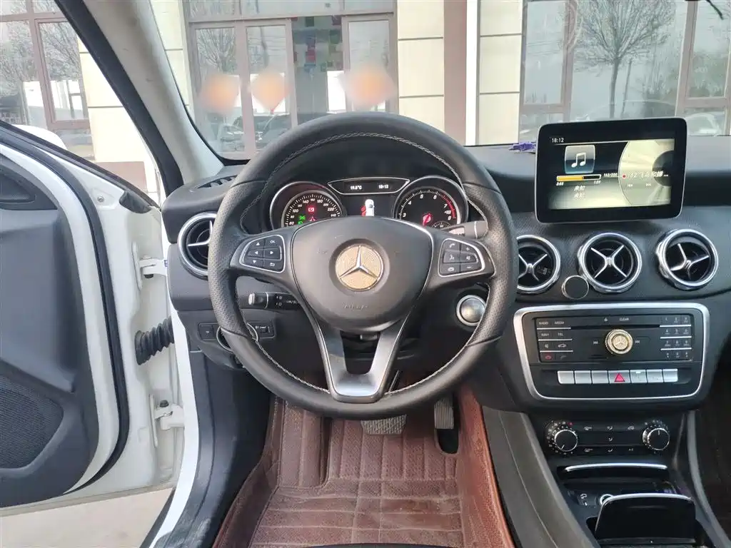 Mercedes-Benz GLA — фото 11