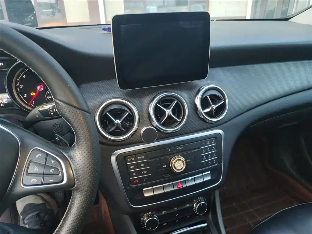 Mercedes-Benz GLA — фото 13
