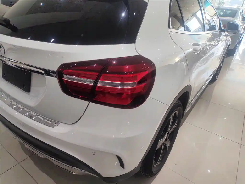 Mercedes-Benz GLA — фото 6