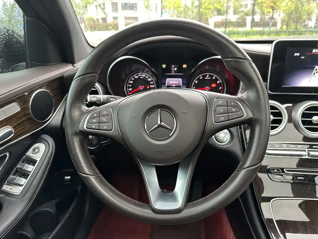 Mercedes-Benz GLC — фото 17