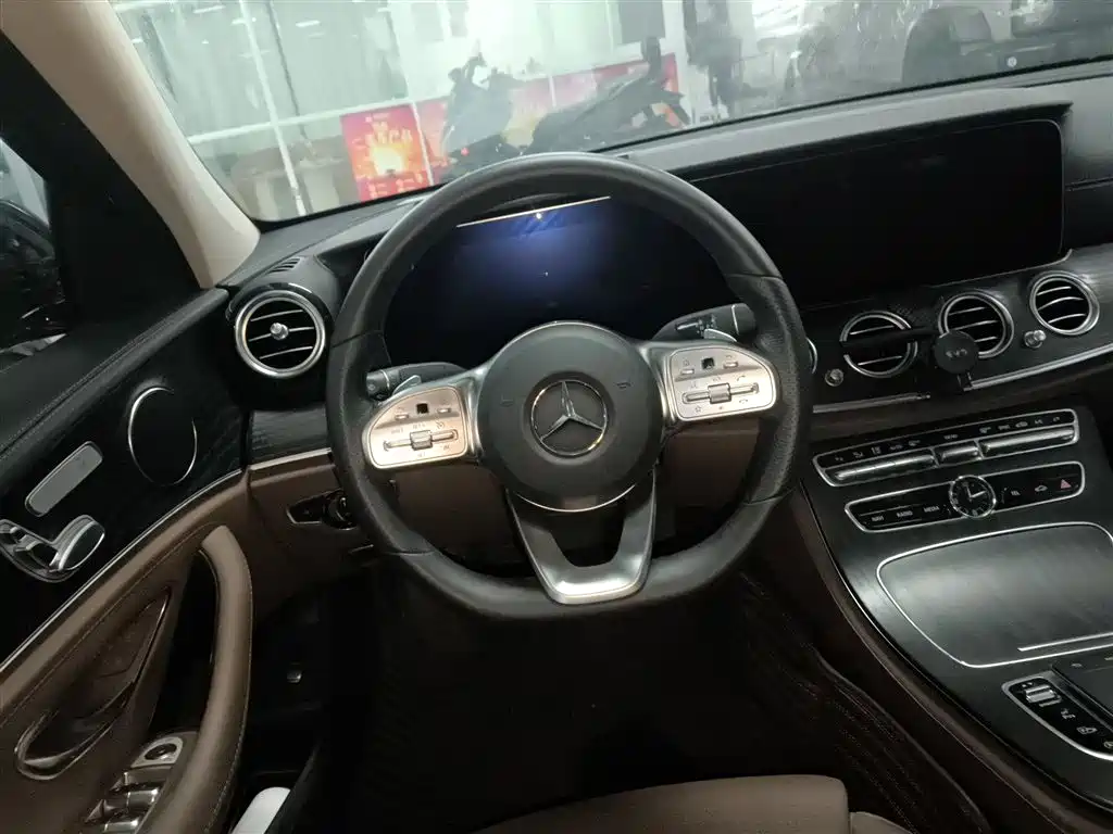 Mercedes-Benz E-Class — фото 11